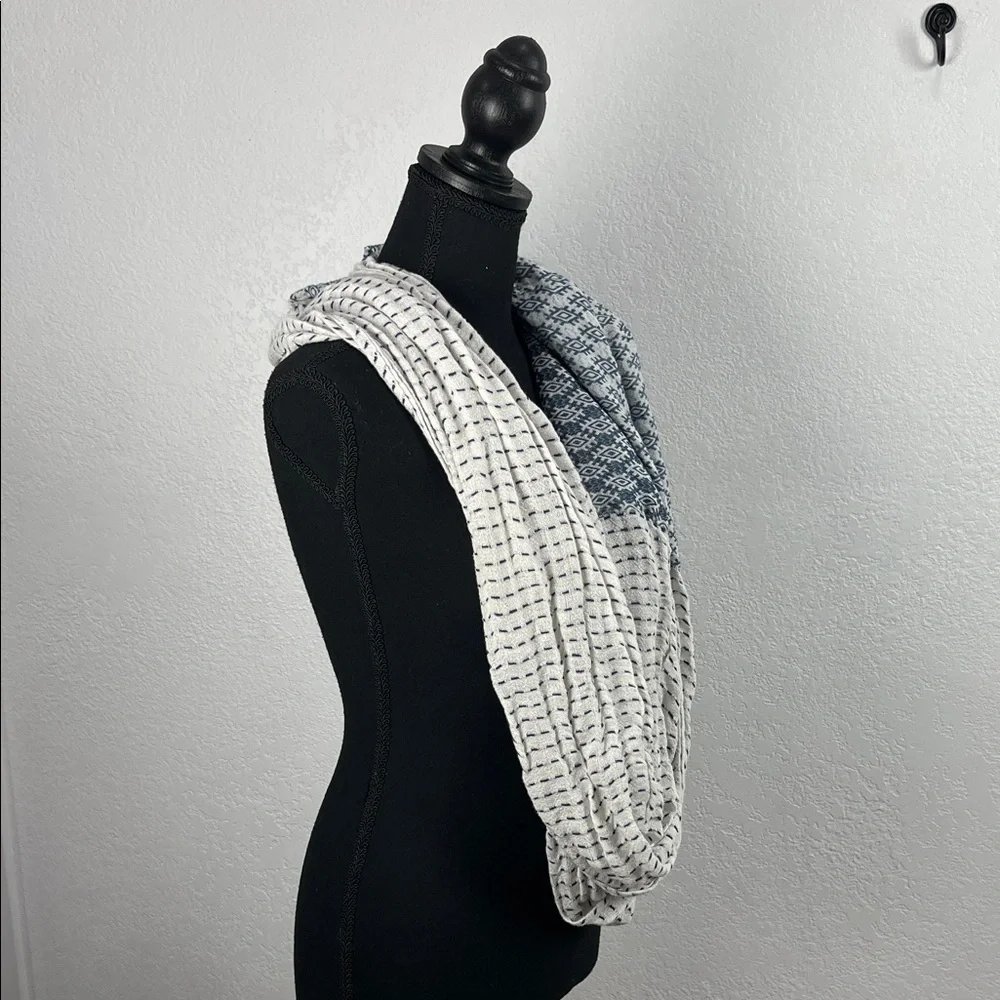 LOFT Women's White Blue Textured Infinity Scarf Geometric Pattern Chic Fall Wear